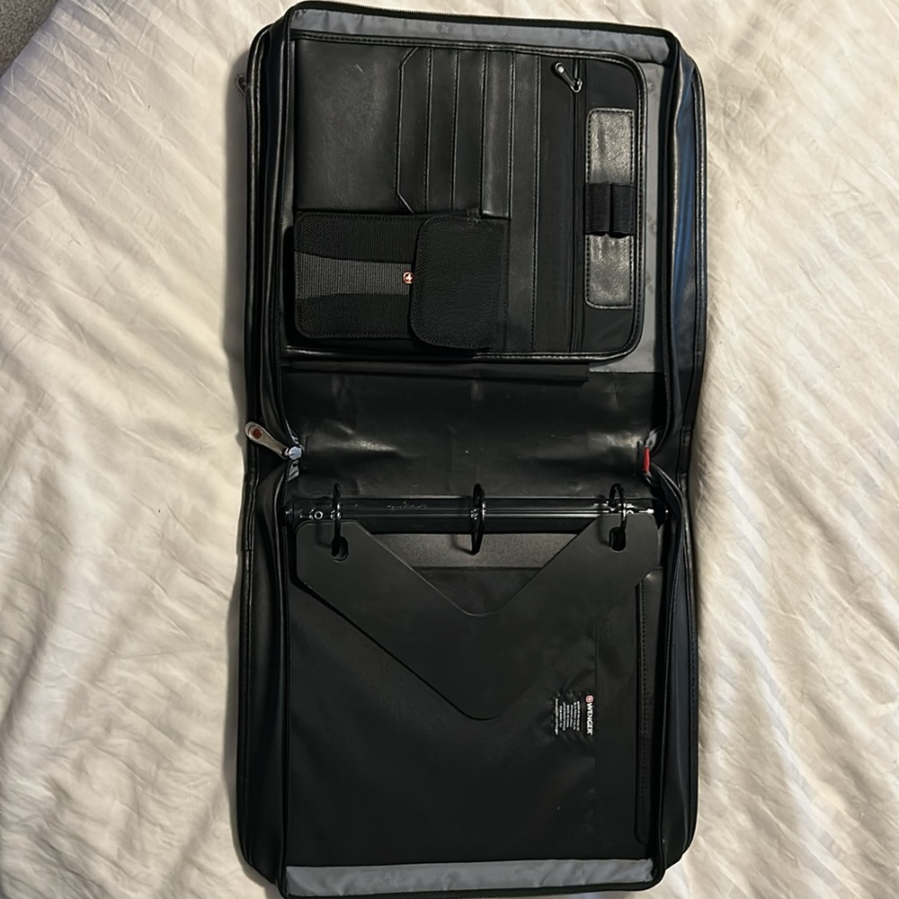 Swiss Gear leather case - Picture 2 of 4
